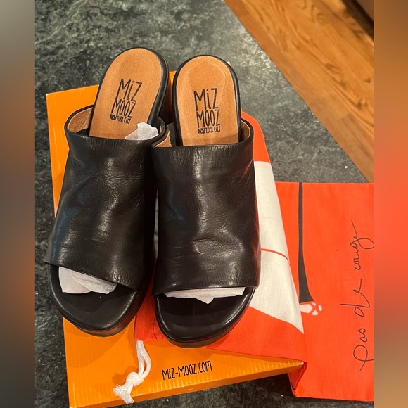 Black Leather Miz Mooz Sandals, Sz 39 - Picture 2 of 6